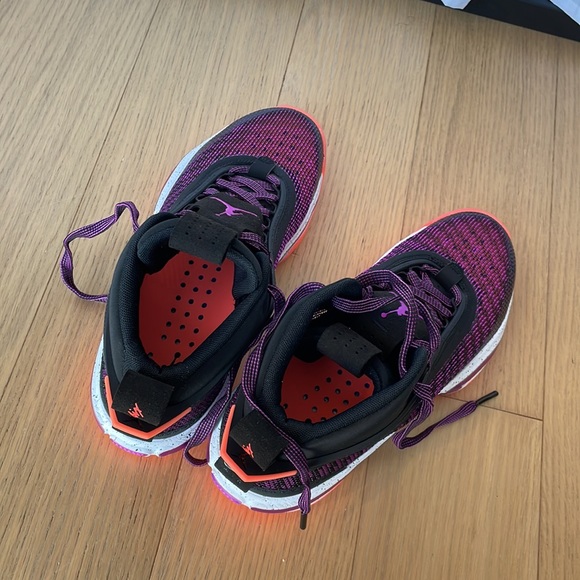 Air Jordan XXXVI in Black and Hyper Violet - Picture 5 of 8